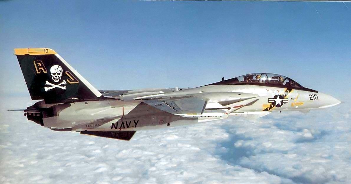 اف-۱۴ای تام‌کت اسکادران VF-84 جالی راجرز در پرواز